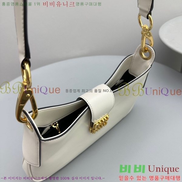 #�̿�̿� �ΰ� ��Ż ���� ȣ���� 5BC151-832