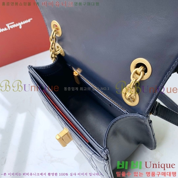 #��󰡸� ��ġ�� �ΰ� ũ�ν��� 21H153-1304 ���̺�