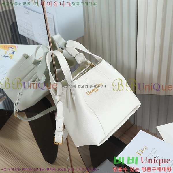 # Signature  Ŷ D799100-703