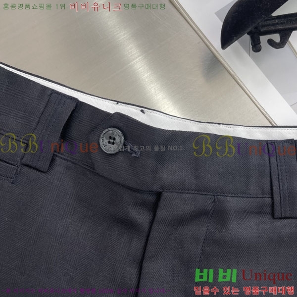 ���� ���ڷ� ��ġ�ڸ� �ݹ��� BC75668-1